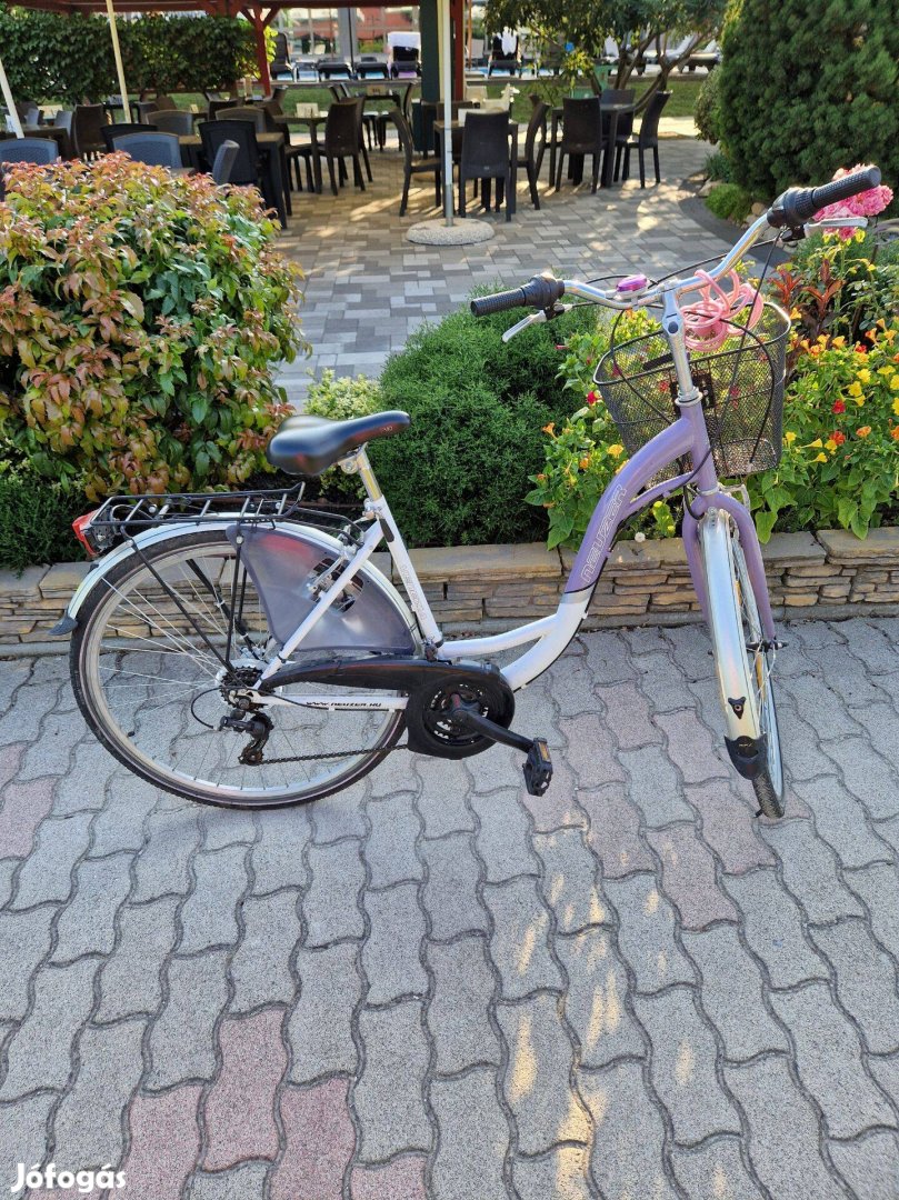 28" Felnőtt City női kerékpár fémbetétes gumival alacsony váz 42 sz
