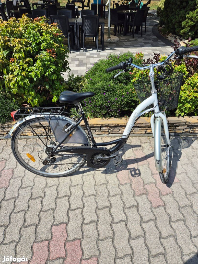 28" Felnőtt City női kerékpár fémbetétes gumival alacsony váz 43 sz