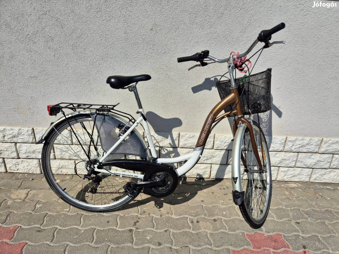 28" Neuzer City felnőtt kerékpár fémbetétes gumival alacsony váz 47sz