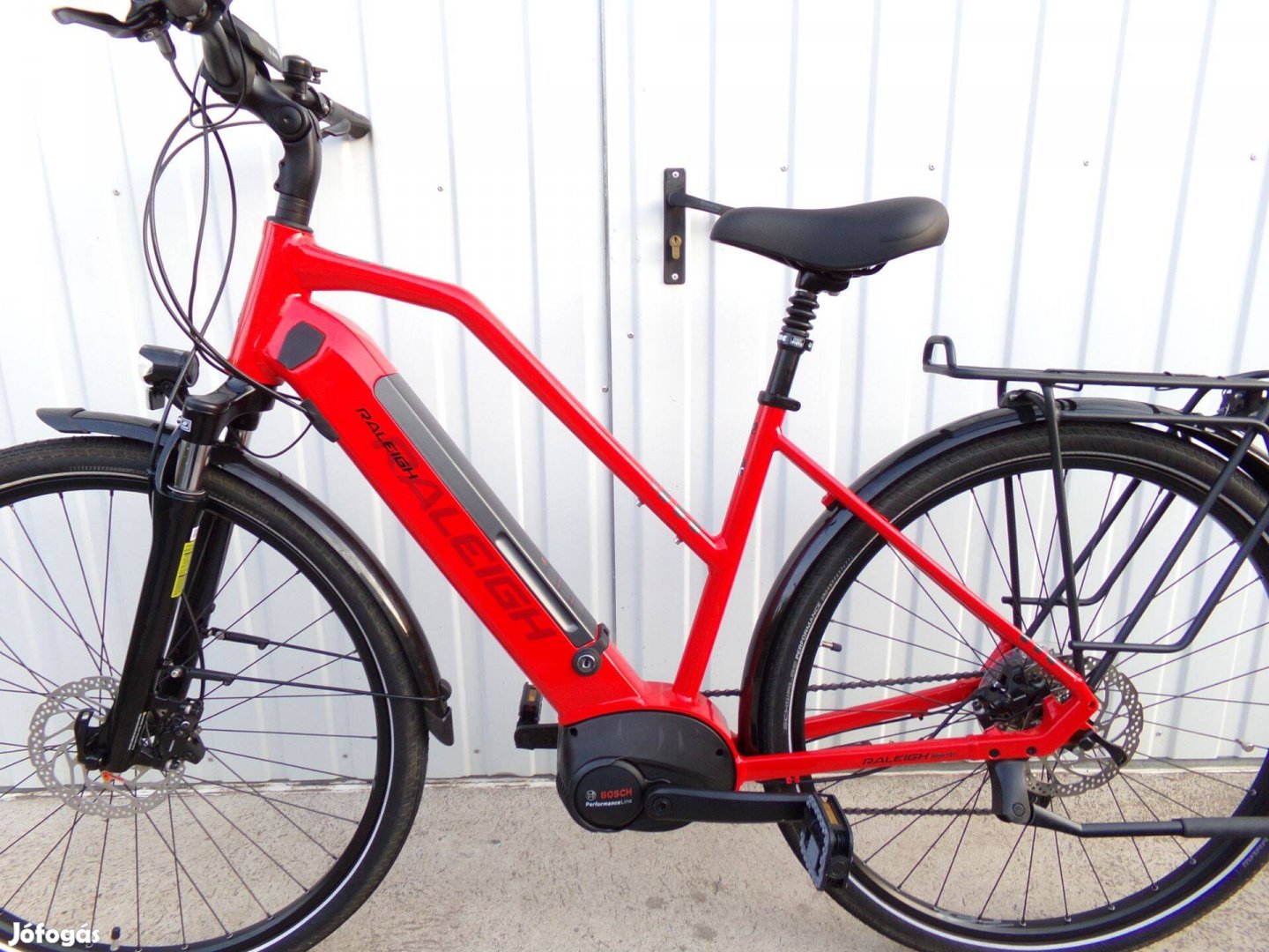 28" Raleigh Kent tárcsafékes női ebike 950 Km futott Nagyon szép állap