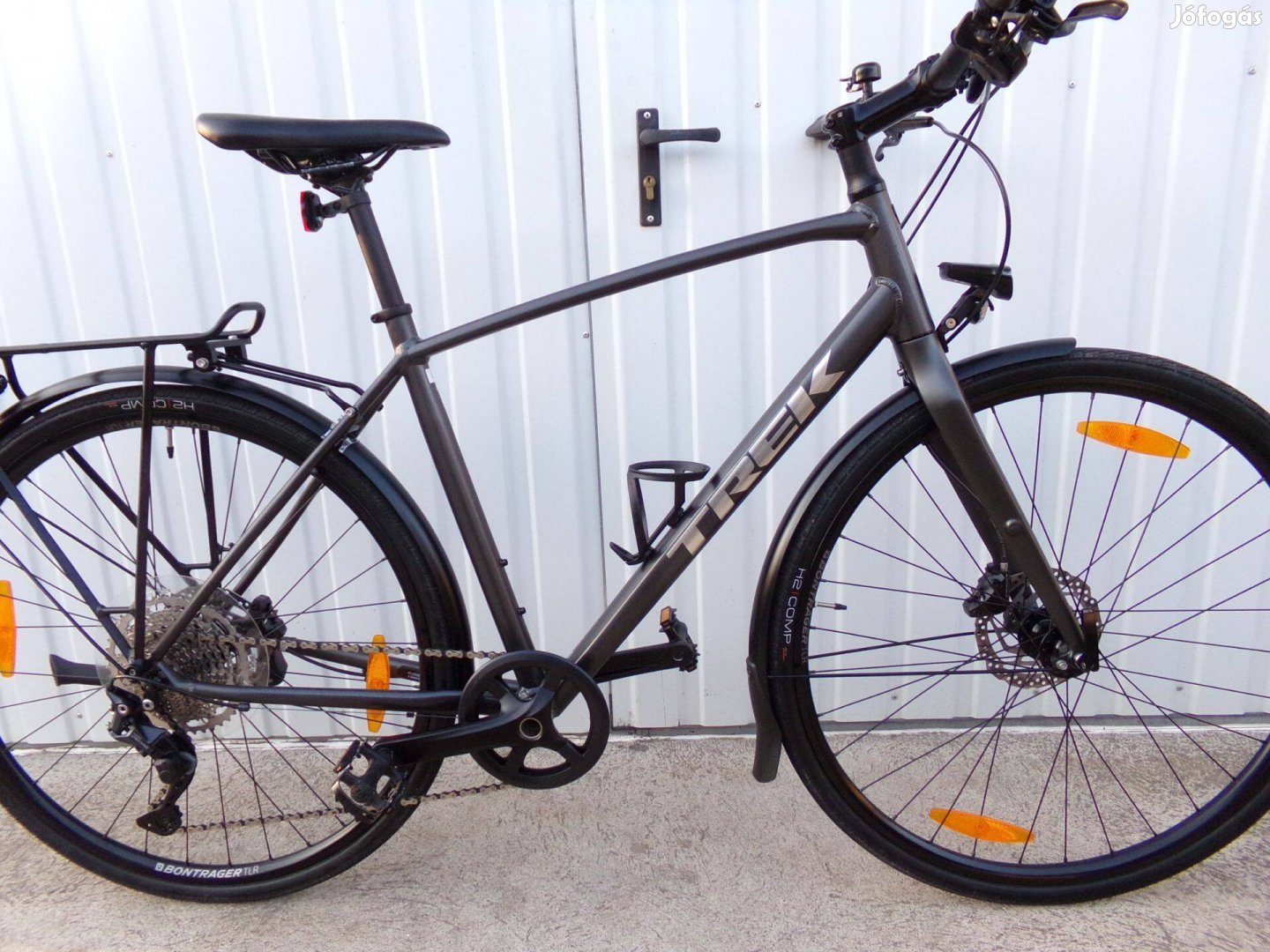 28 Trek FX3 CityFitness kerékpár, CarbonAlu, 1x10 Deore,