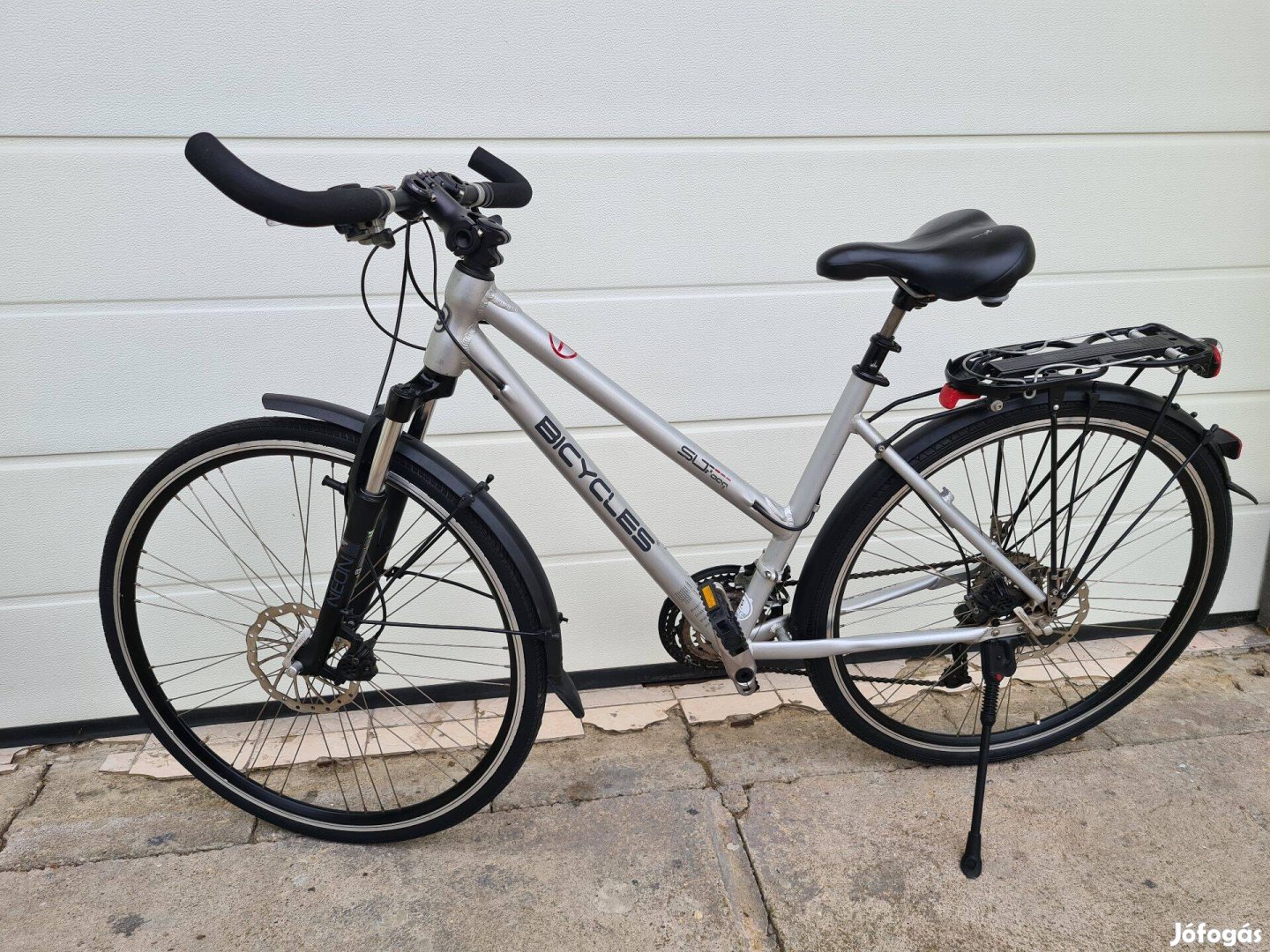 28 hidrofékes cross trekking kerékpár