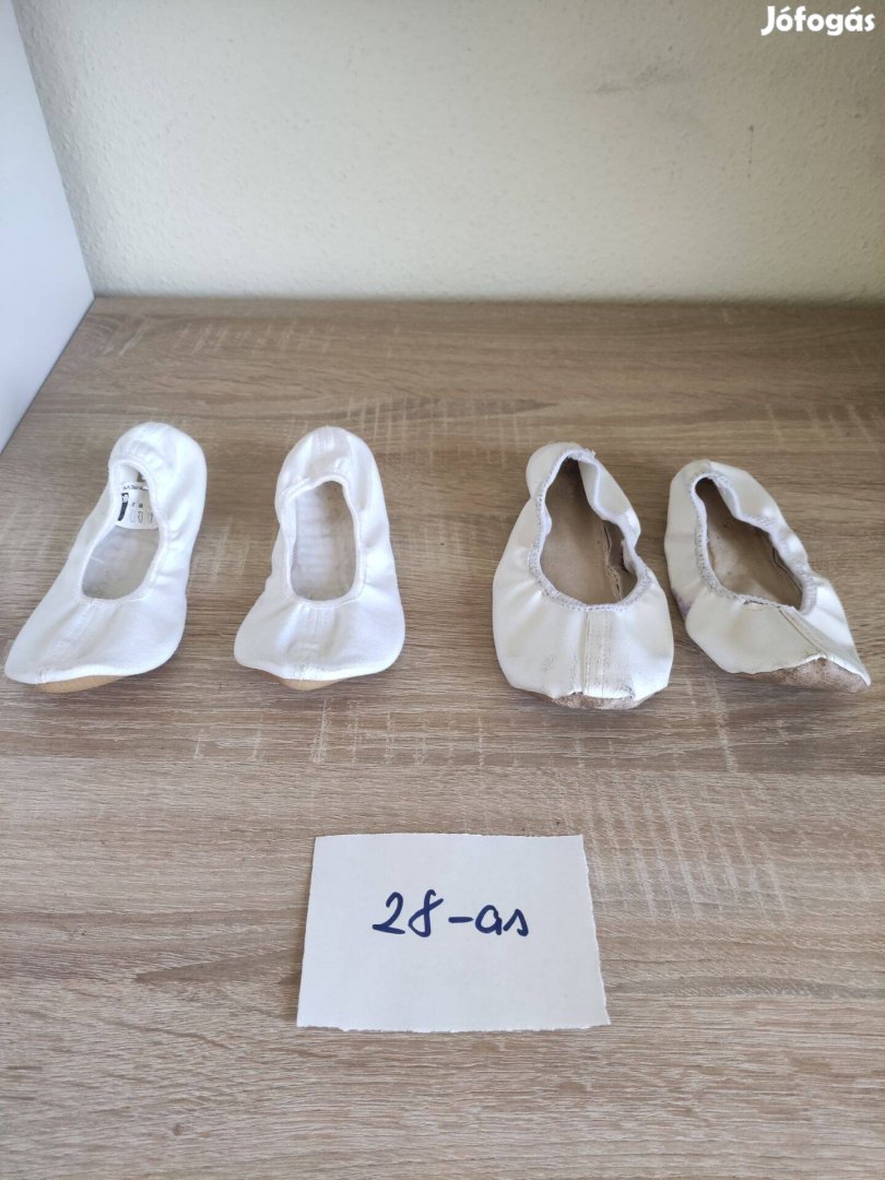28-as 2 pár fehér tornapapucs