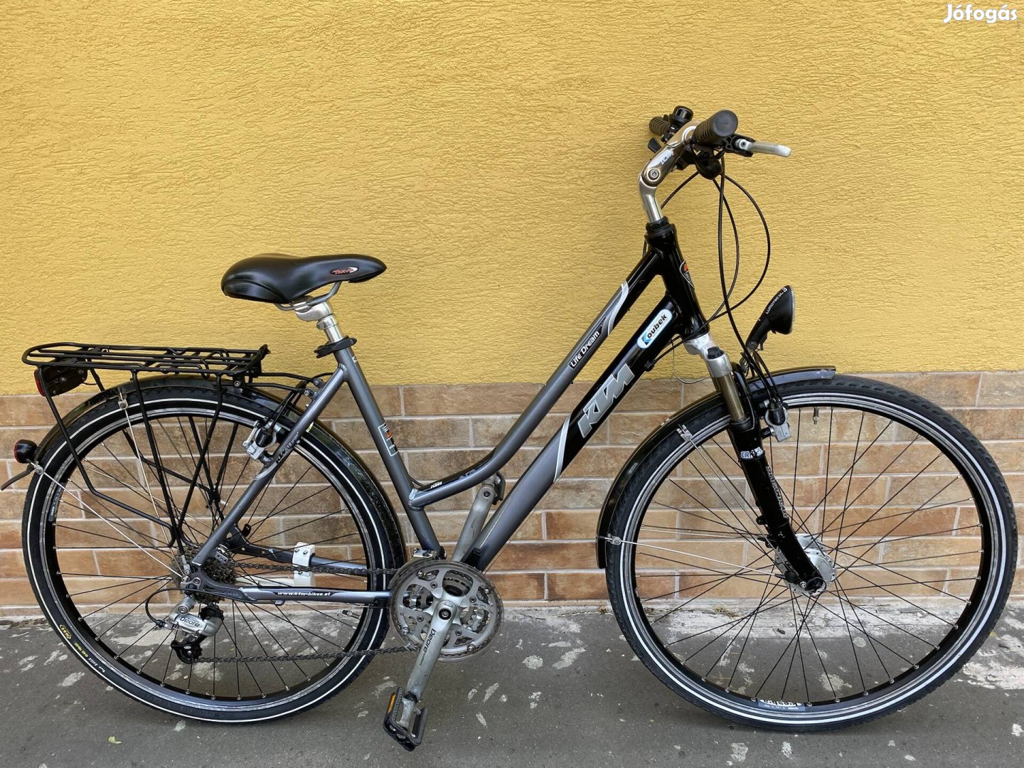 28-as,Agydinamos Alu KTM Trekking,Hidraulikus fék,Full Deore szett.