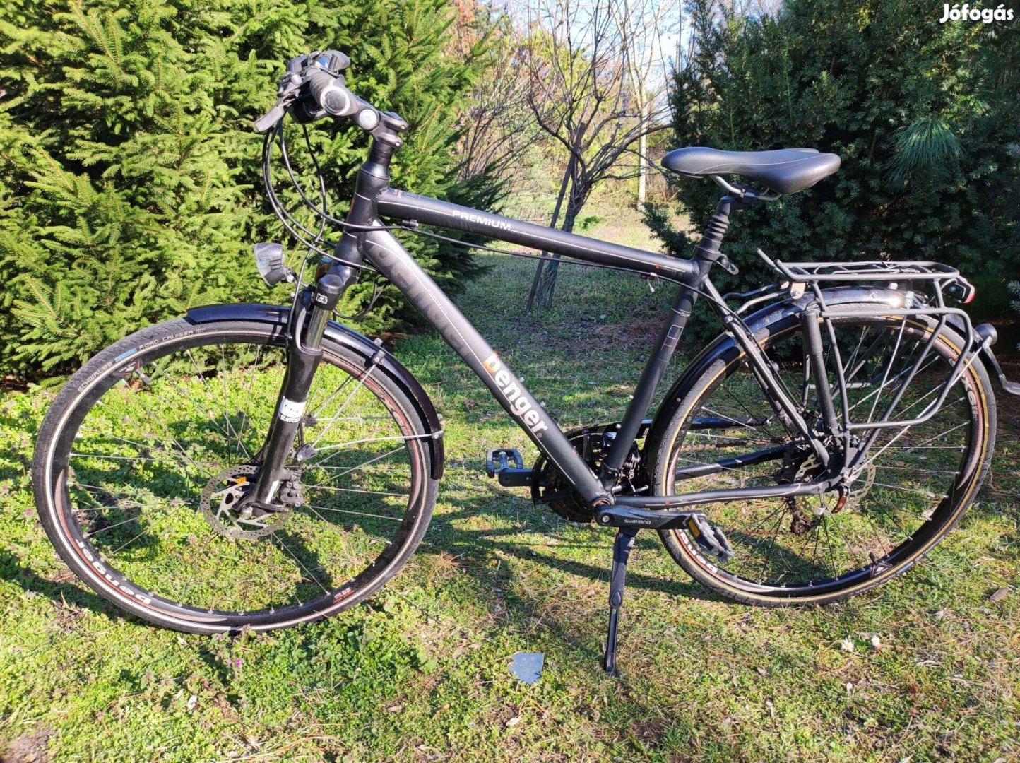 28-as Alu trekking jól felszerelt agydinamós bicikli kerékpár