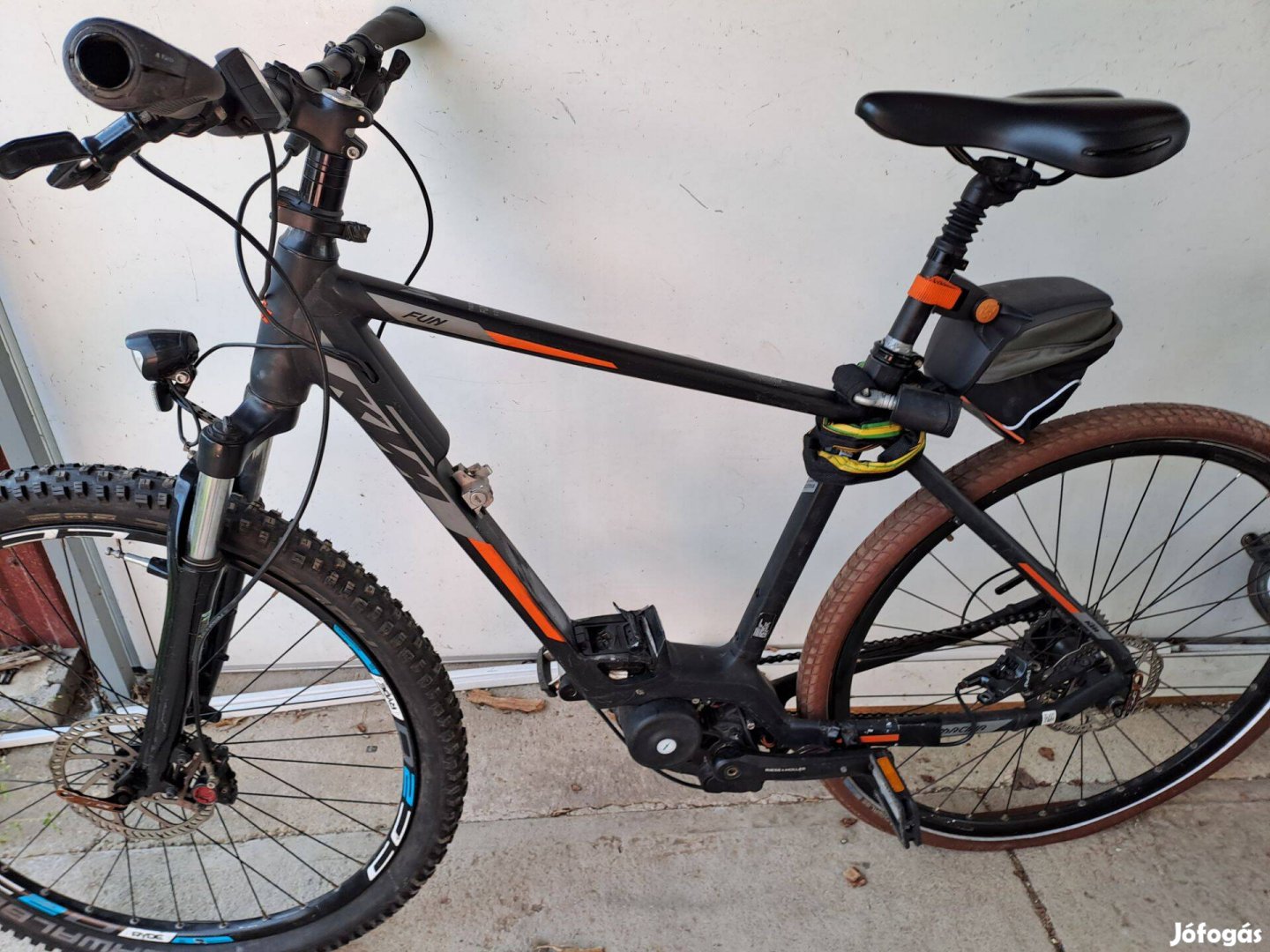 28-as elekromos ktm kerékpár