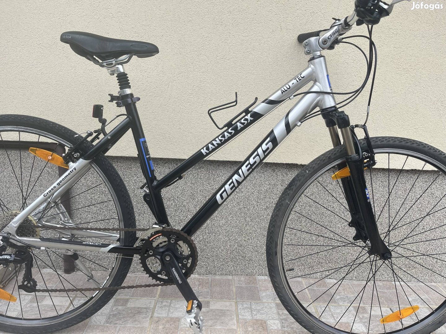 28-as női Genesis trekking kerékpár eladó