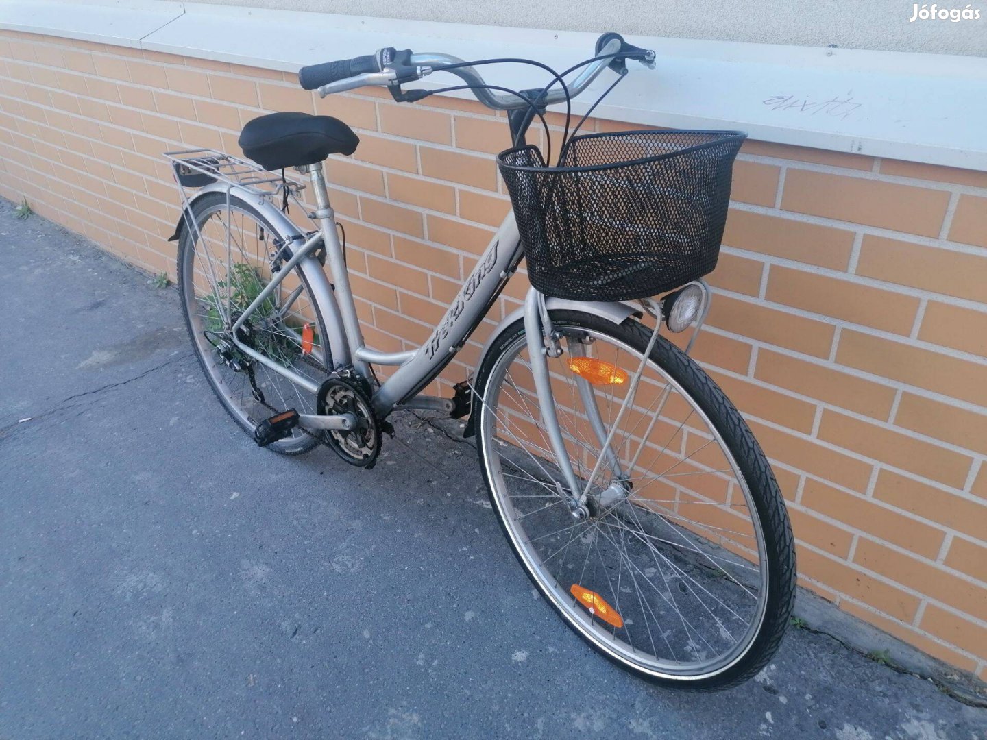 28-as női városi kerékpár