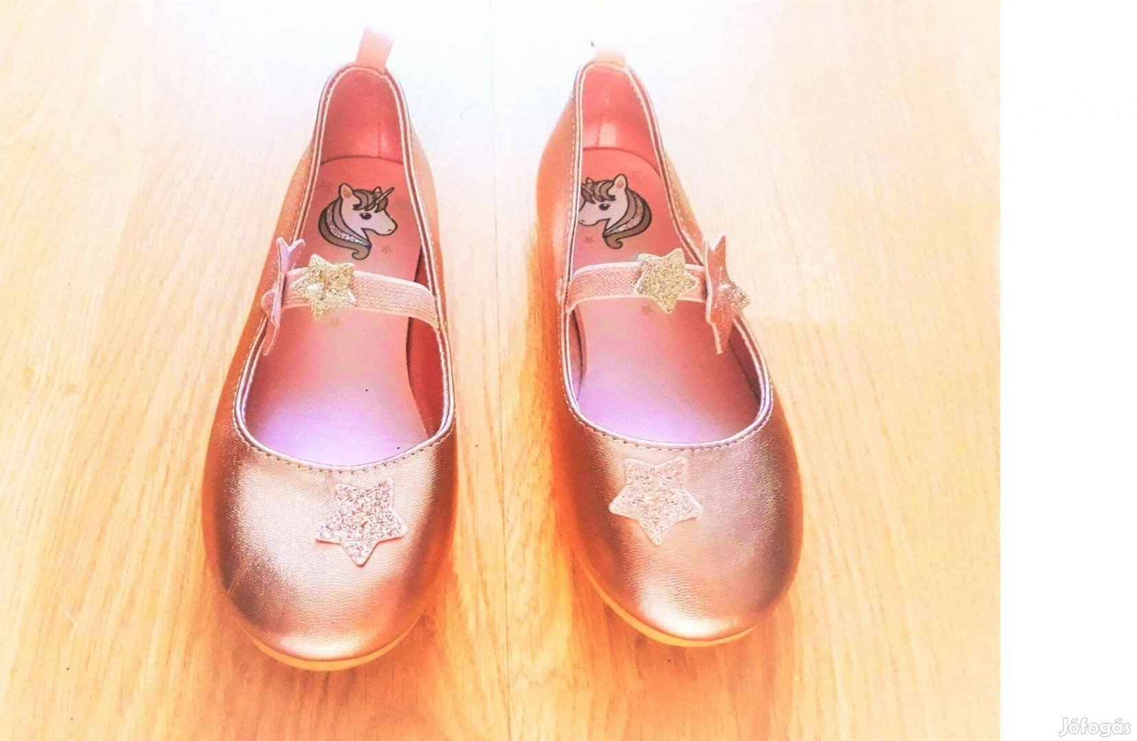 28 bth18 1kéz újszerű H&M póni 3D arany csillagos balerina cipő