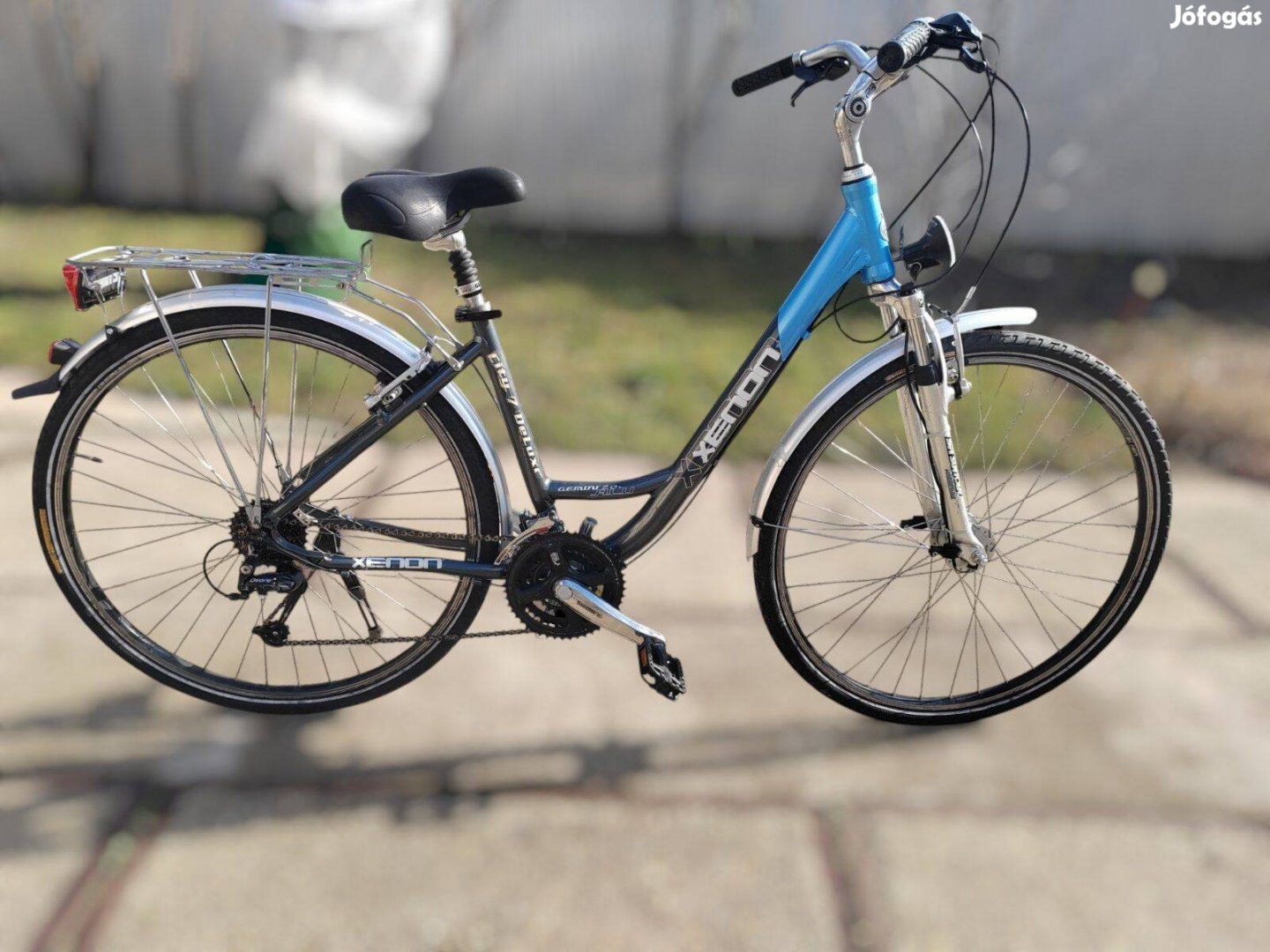 28-os Xenon City Deluxe aluvázas női trekking városi kerékpár