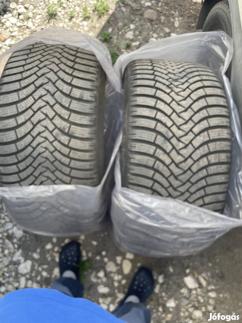 295 35 21 Falken téli 1 pár Dot19