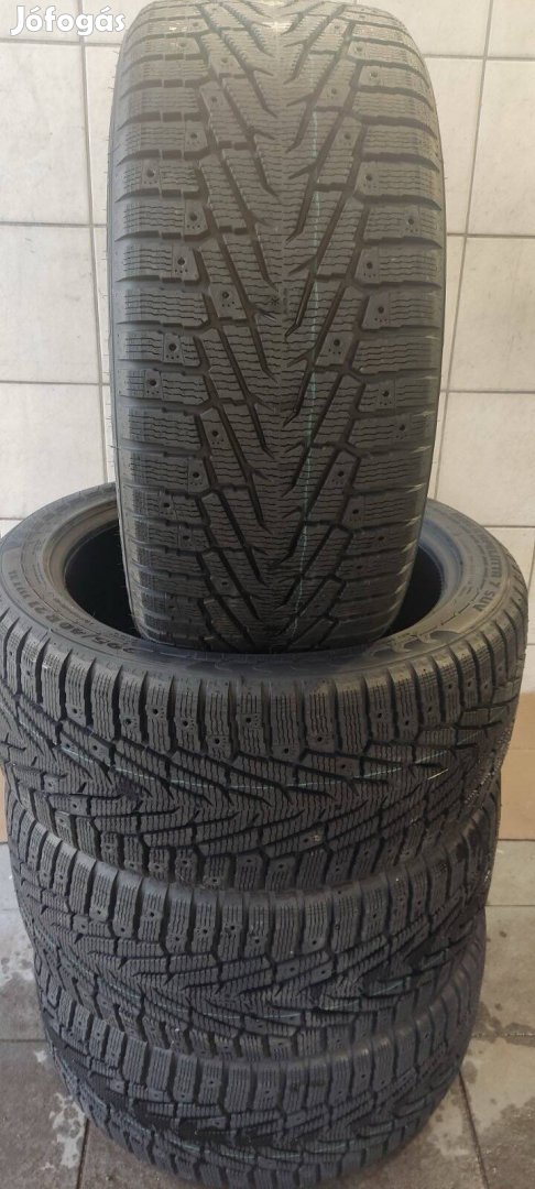 295/40 R21 Nokian téli Új!