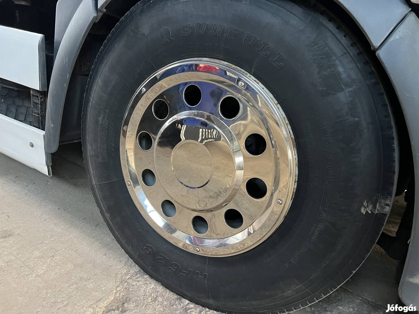 295/80 R 22,5 teherautó gumi felnivel 