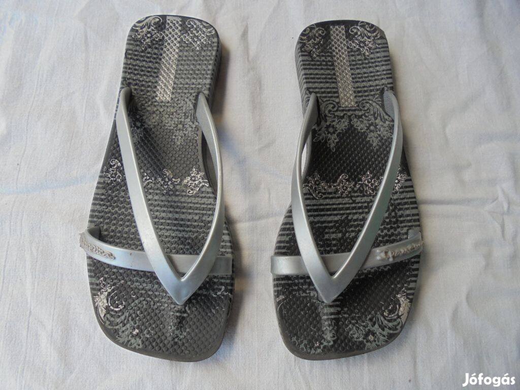 29-30-as Ipanema flip-flop ezüst pántos strandpapucs