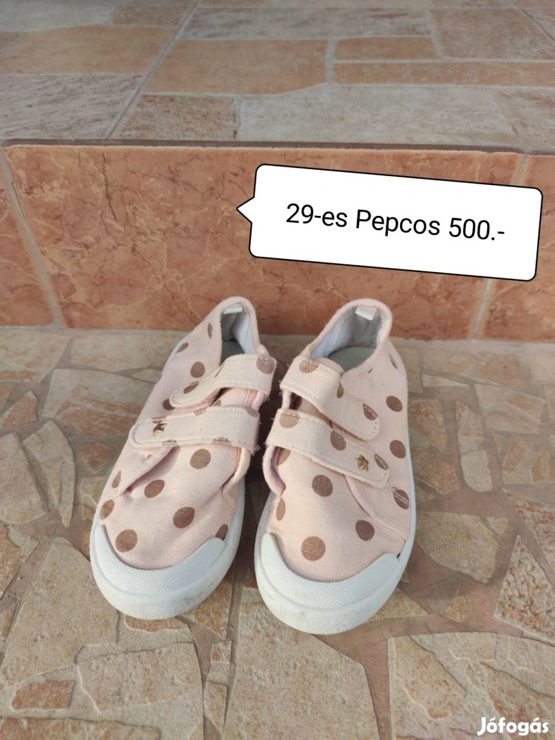 29-es Pepcos kislány vászoncipő