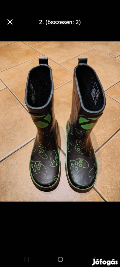 29-es fiú gumicsízma