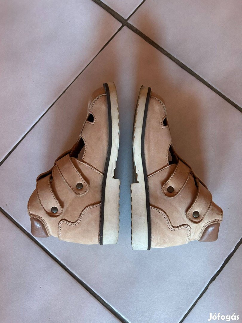 29-es szupinált gyerekcipő eladó