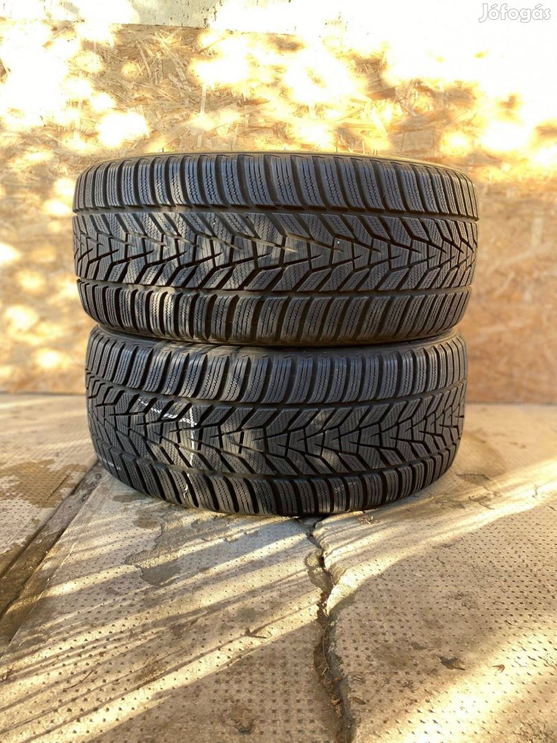2DB 235/40/19 méretű Téli gumi