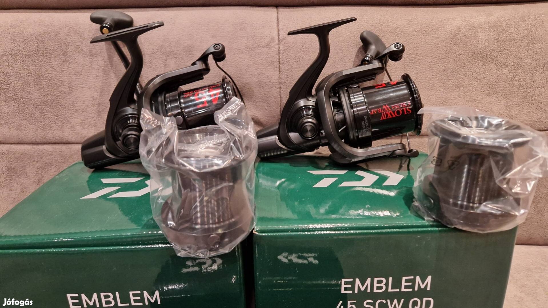 2DB. Daiwa Emblem 45 Scw QD távdobó gyorsfékes orsó + pótdobok