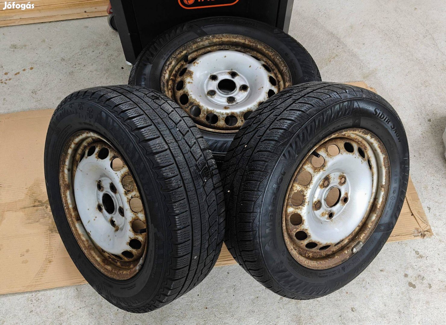 2+2 db Matador téligumi felnivel