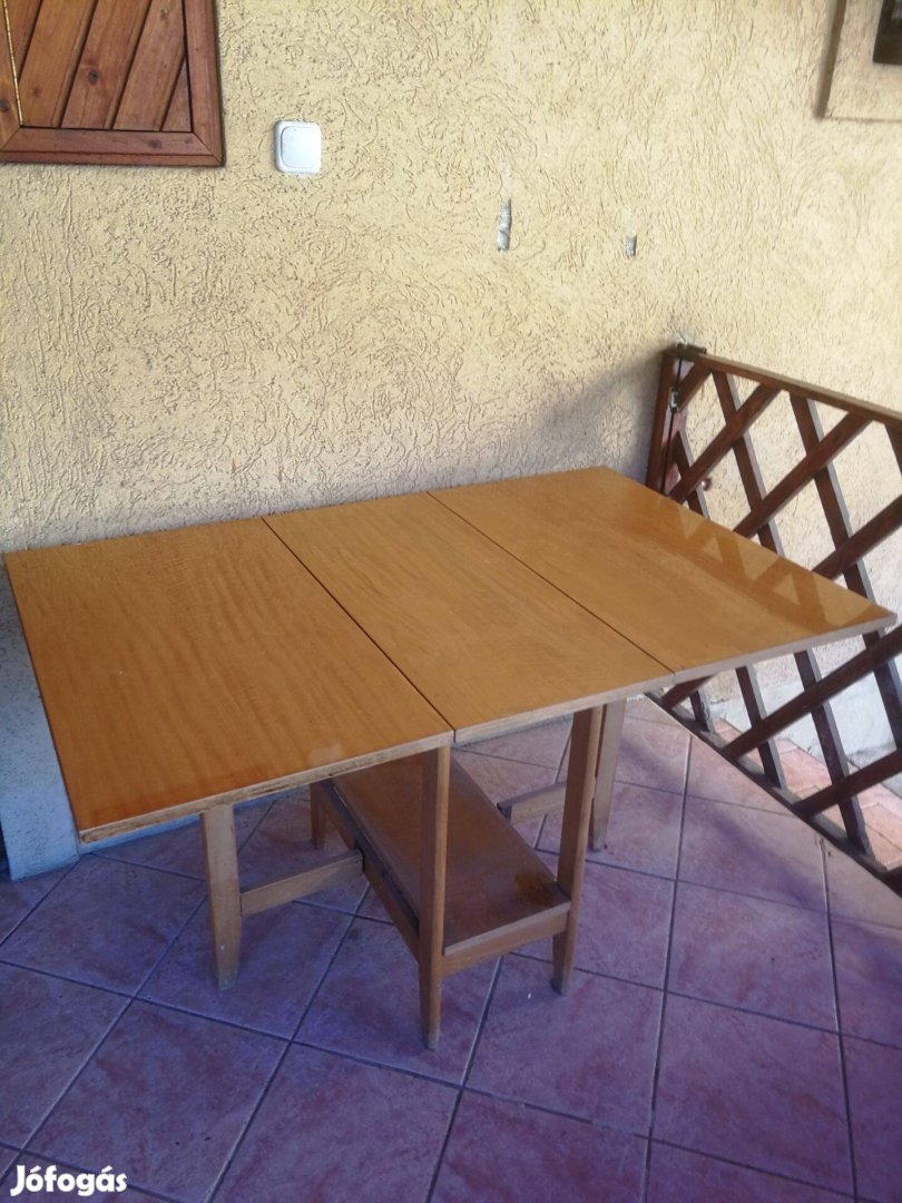 2-4-6 személyes, összecsukható étkezőasztal, (lepke asztal)