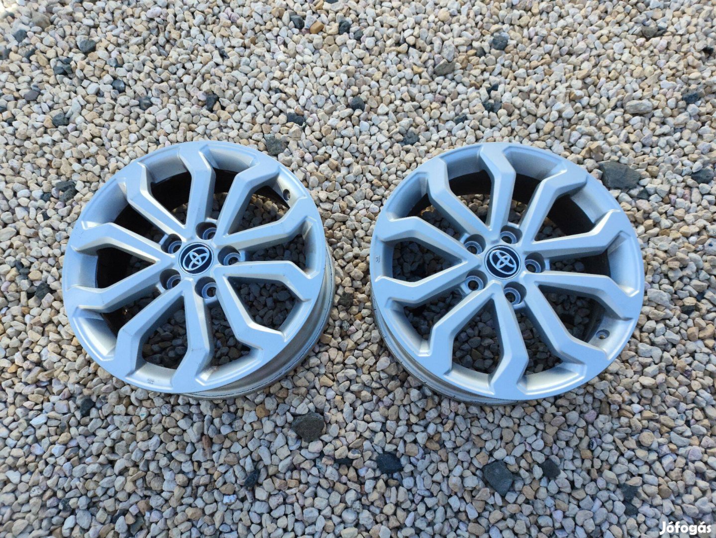 2 DB Gyári Toyota Corolla Cross alufelni