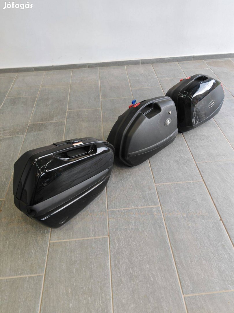 2 Suzuki + 1 Moto Guzzi doboz