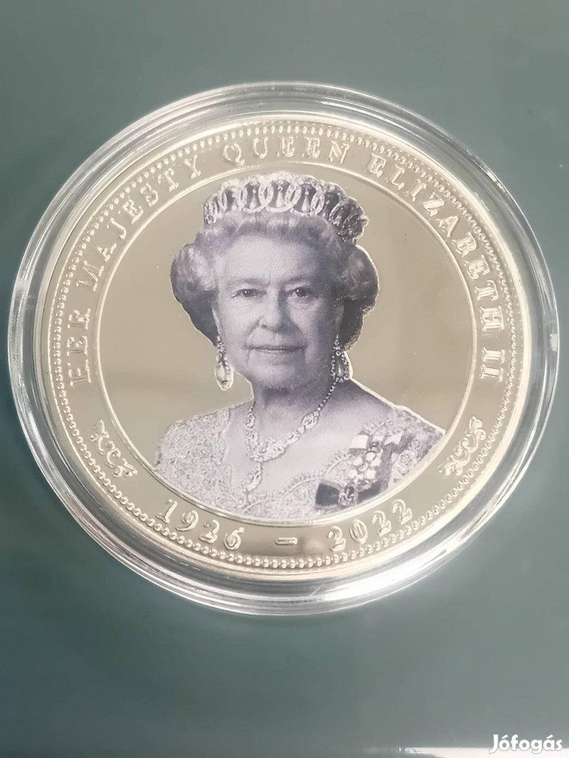 2. Erzsébet brit királynő ezüstölt érem tokban
