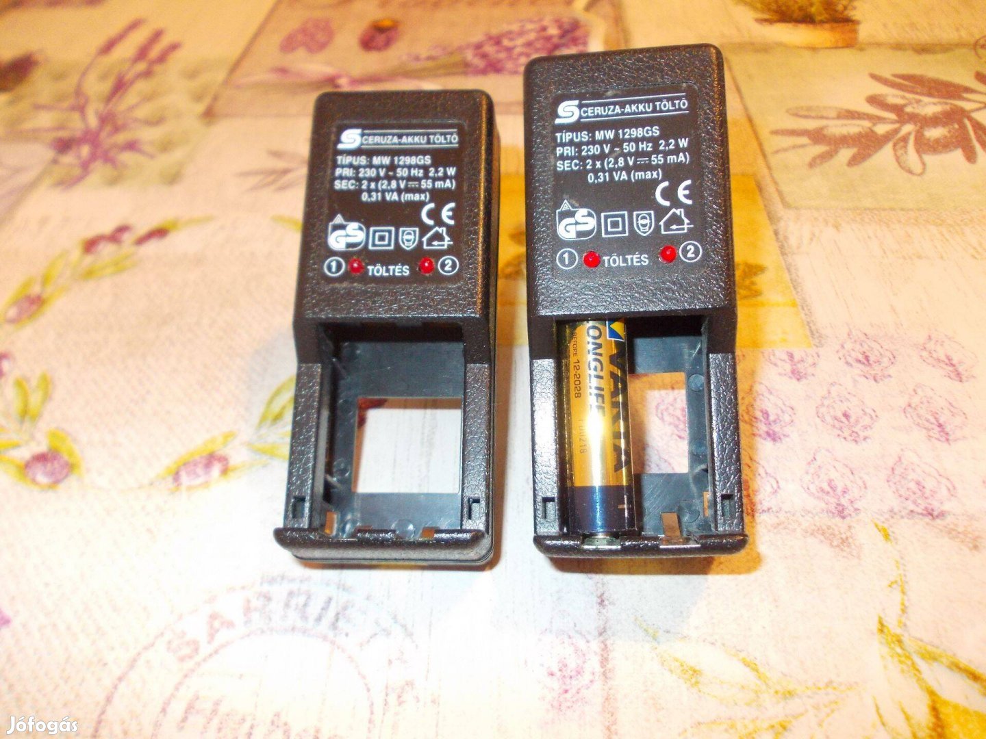 2 akkumulátor töltő AA rúd akkumulátorhoz csak együtt eladó
