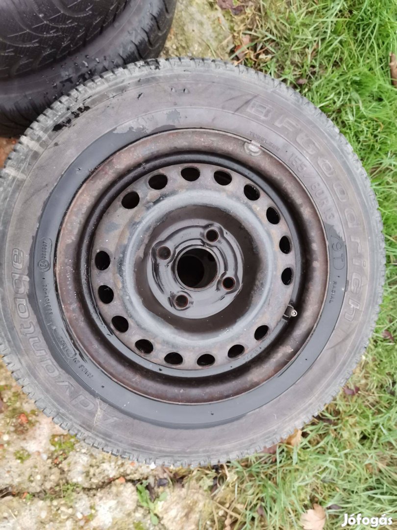 2 darab 13" utánfutó Lemezfelni 90%- os nyári gumikkal