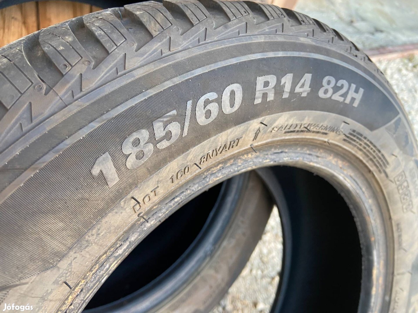 2 darab 185/60 R14 négyévszakos gumi