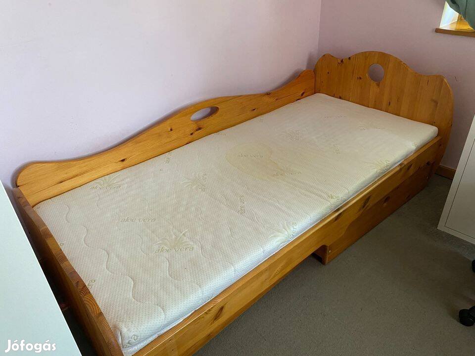 2 darab ágy, összeszerelhető emeletes ágyként matraccal