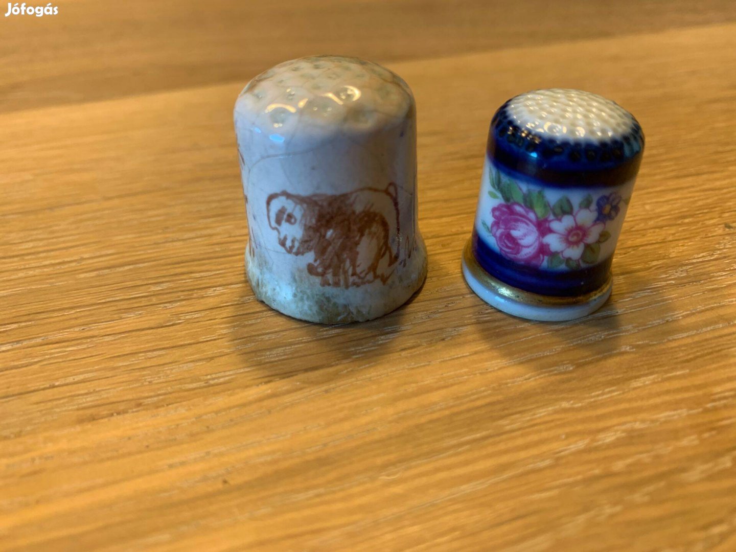 2 darab porcelán gyűszű