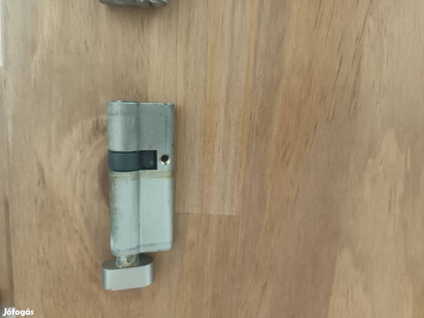 2 darab zár kulcsokkal eladó 