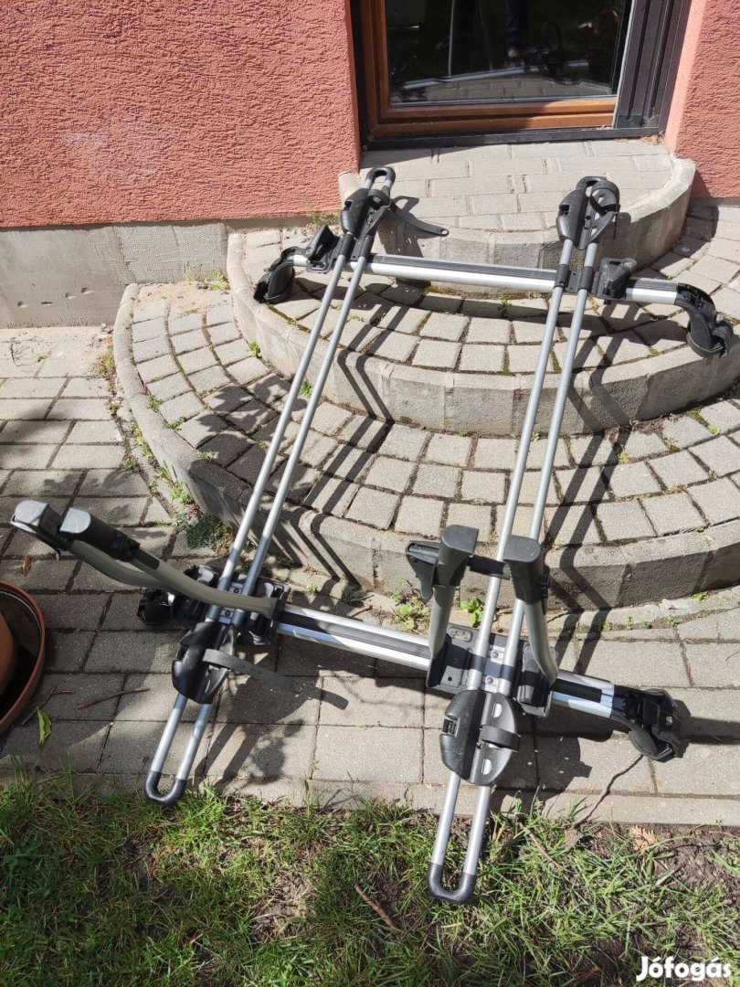 2 darab zárható masszív kerékpárszállító
