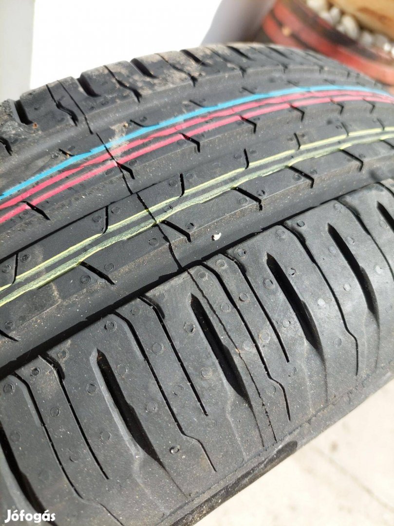 2 db 185/65 R15-s Continental nyári gumi acélfelnin