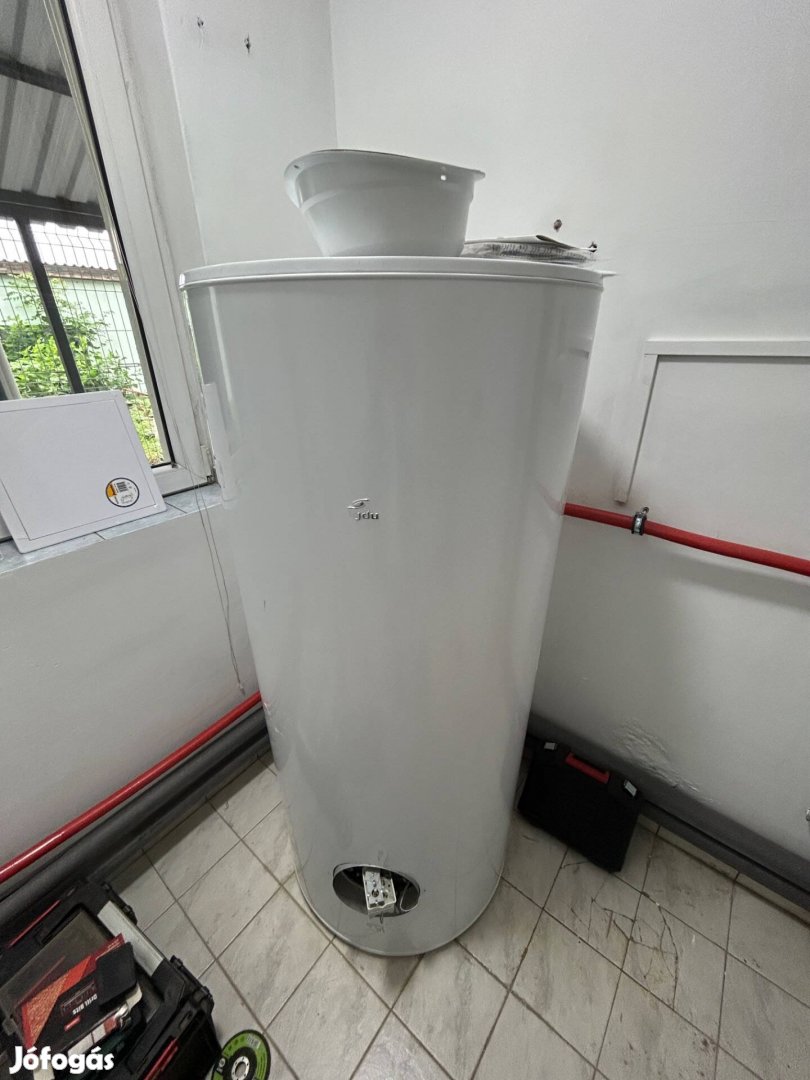 2 db 300 l-es bojler 3x1066W