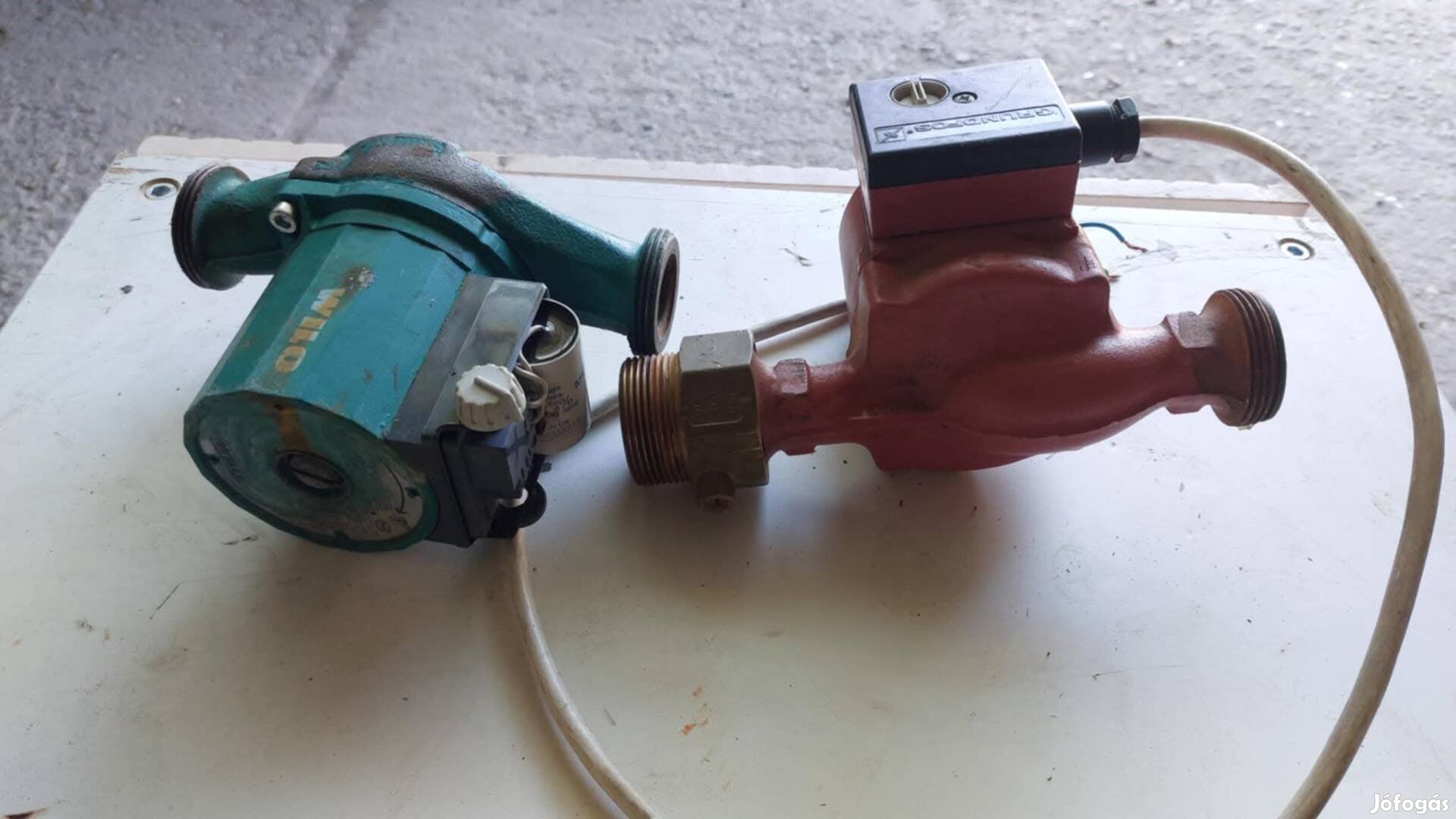 2 db Grundfos keringető szivattyú!