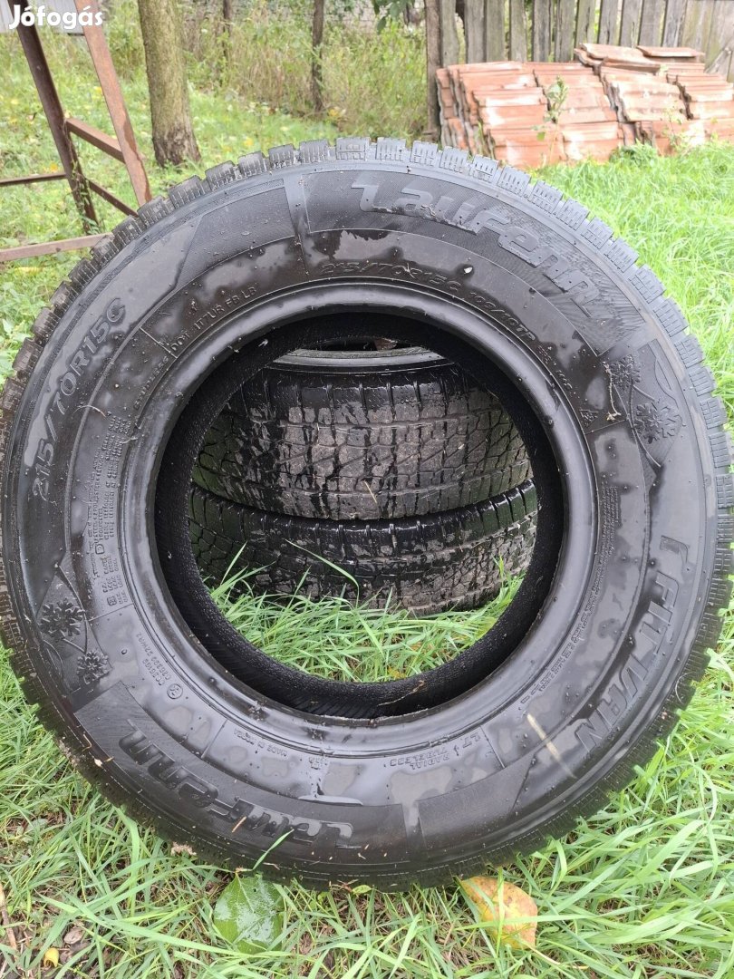 2 db Laufenn 215/70 R15c téligumi (teher) egy szezont futott