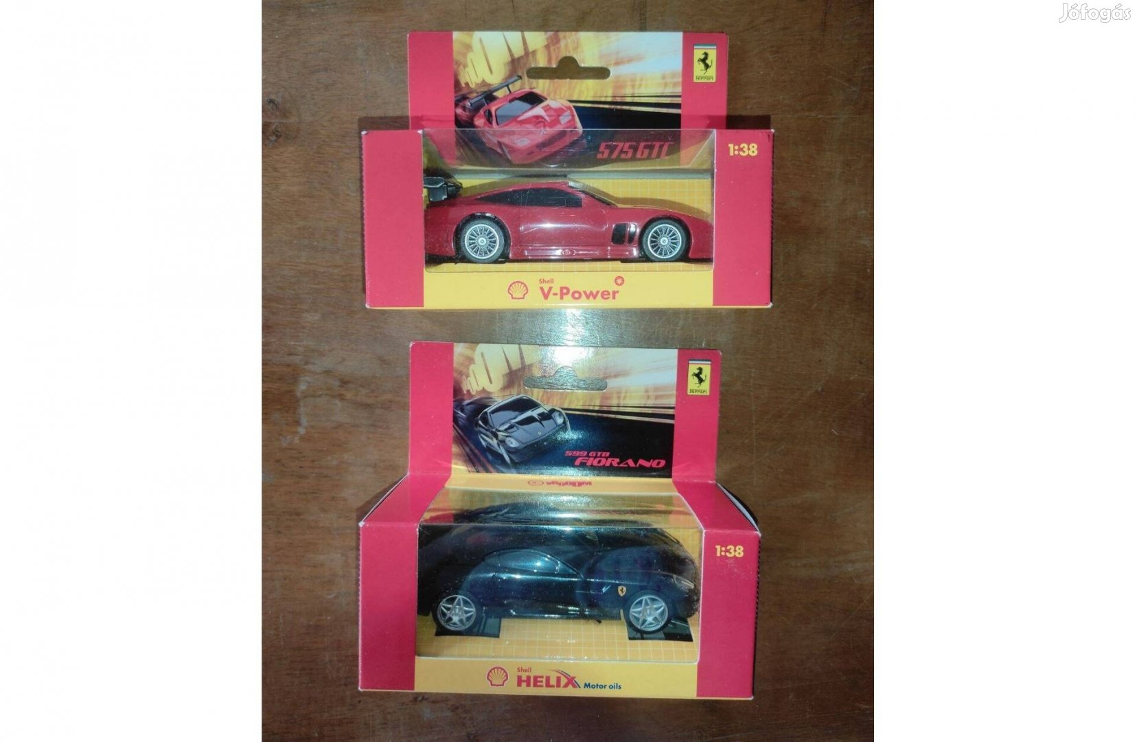 2 db Shell Helix Ferrari játékautó 599 és 575