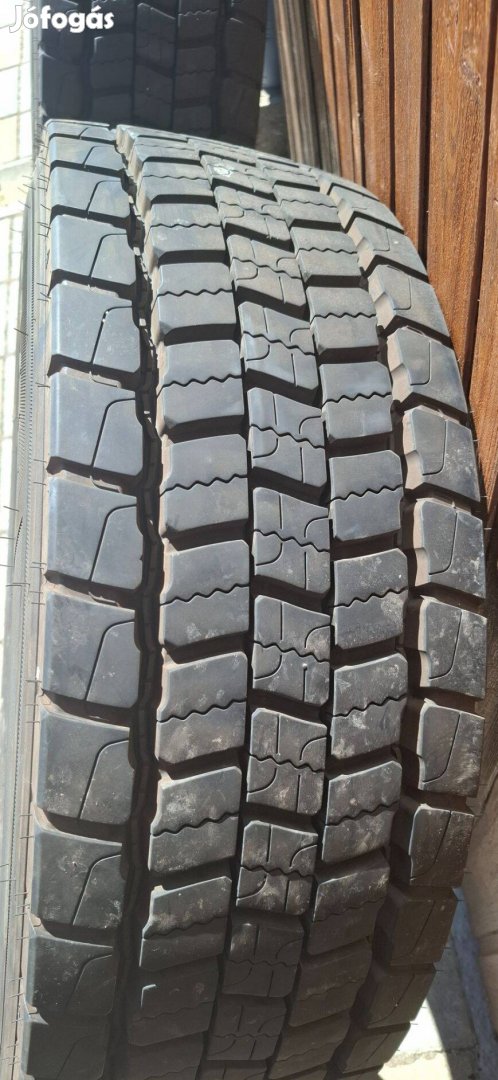 2 db Uniroyal 245/70 R17,5 Gumiabroncs