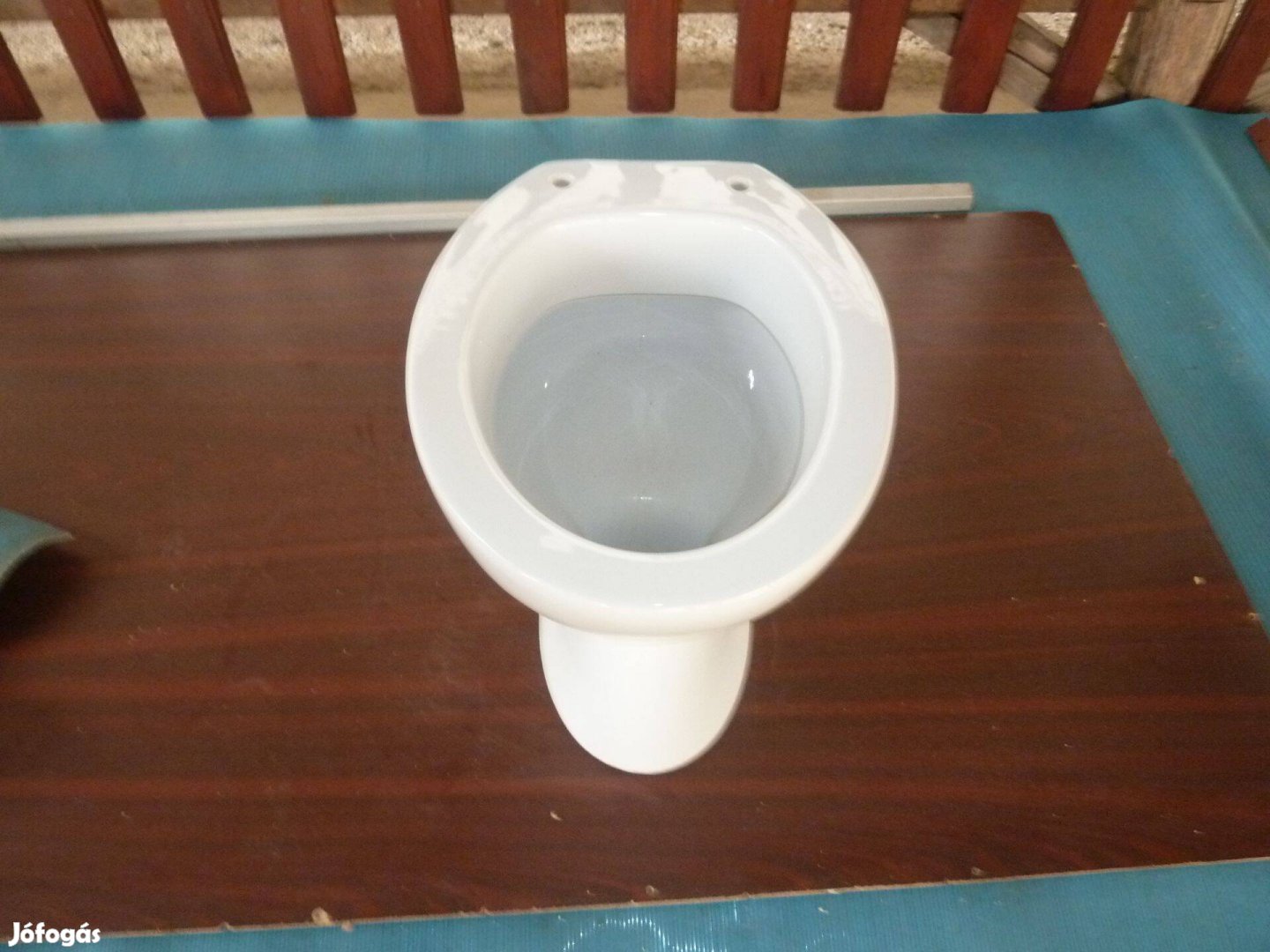 2 db WC-csésze Új, alsó kifolyású Tetővel