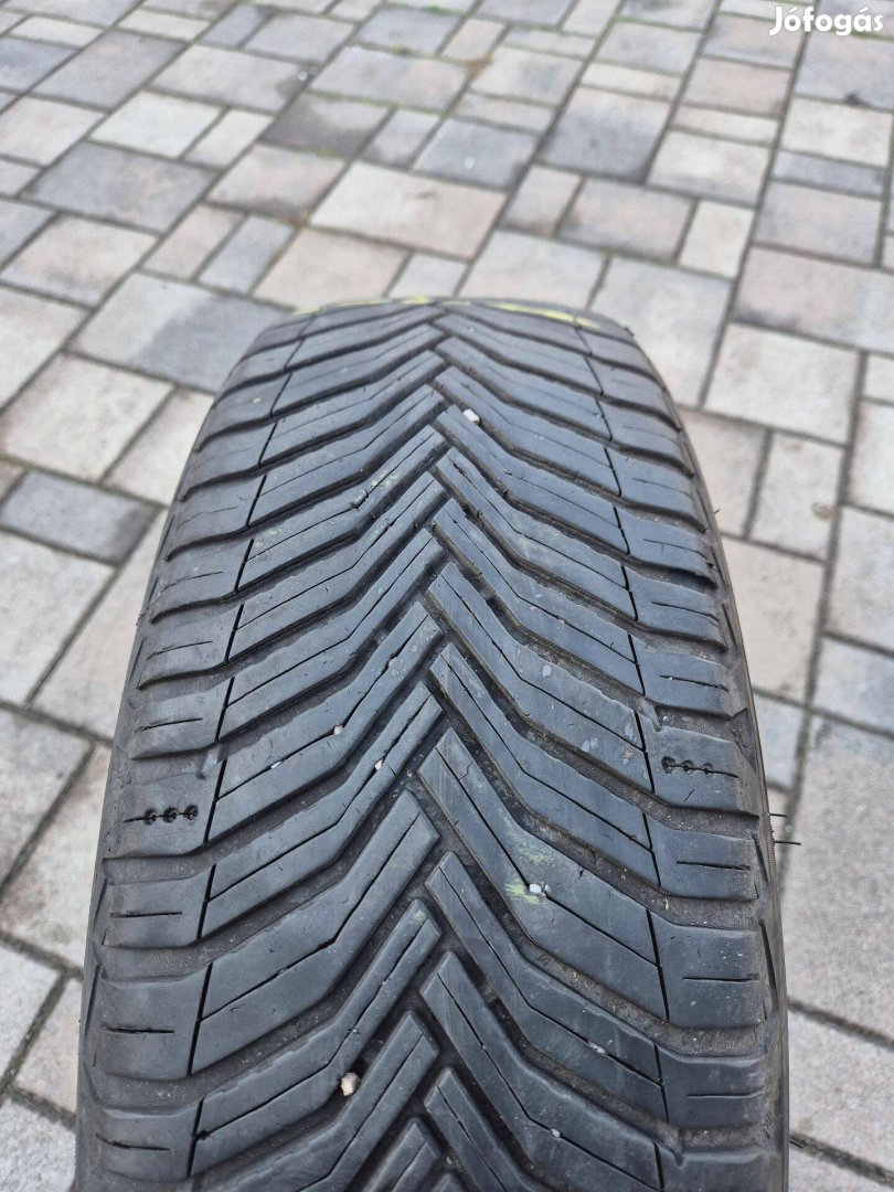 2 db, 4 évszakos, 205/50 R17 Michelin Crossclimate 2