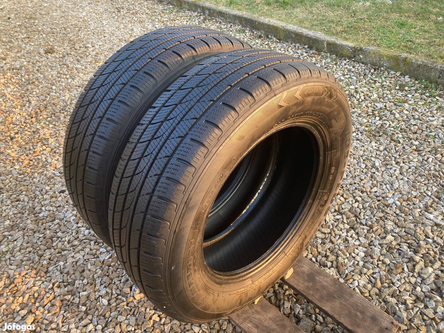 2 db. SUV gumi 23565 R17