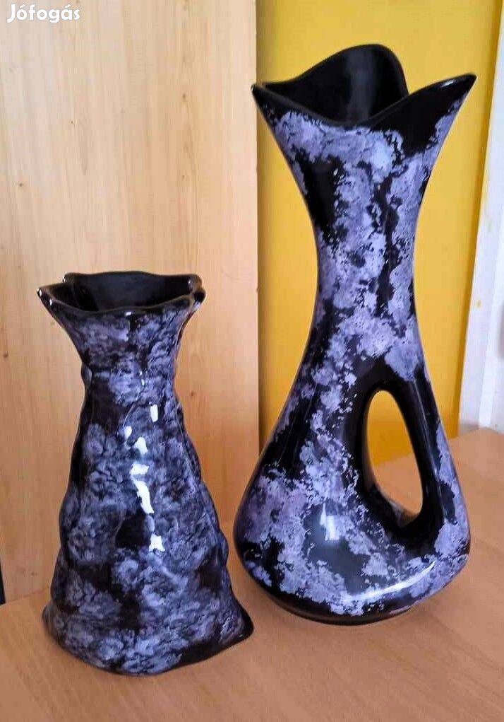 2 db. retro fekete kerámia váza azonos lila mintás mázzal