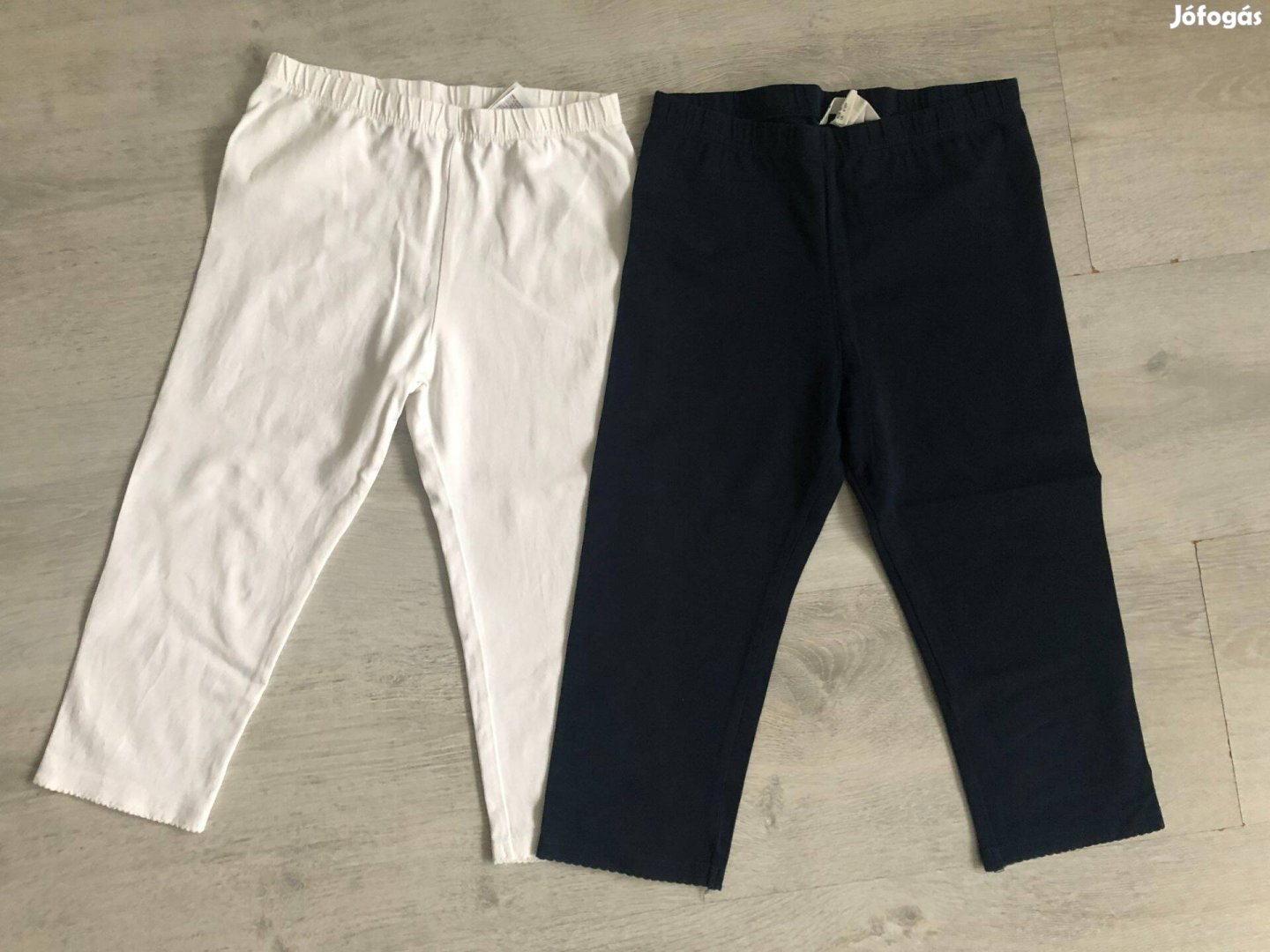 2 db (sötétkék + fehér) új H&M térdleggings - 10 év, 140