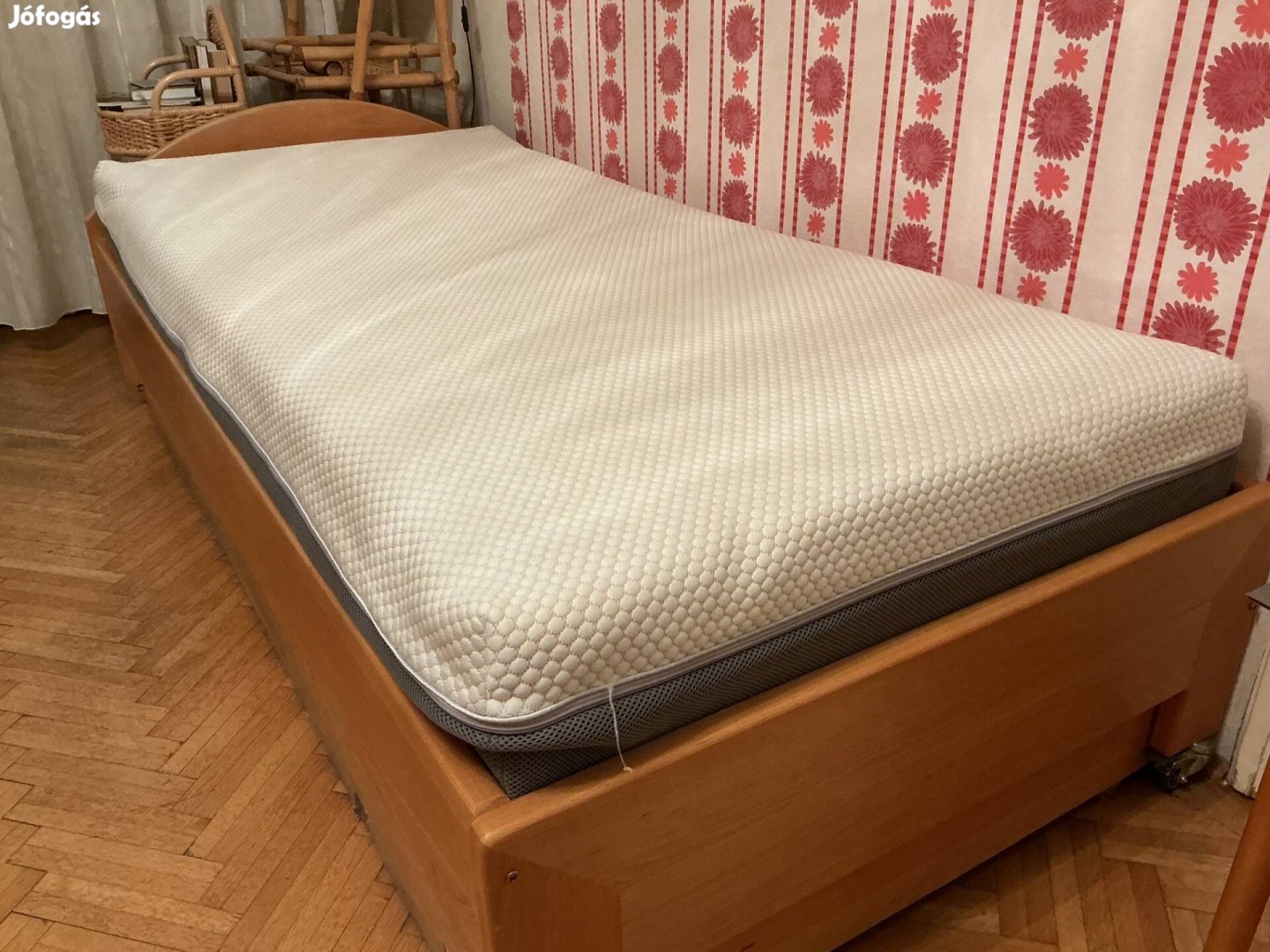 2 db ágy jó minóségű matraccal, állitható fej- és lábrésszel