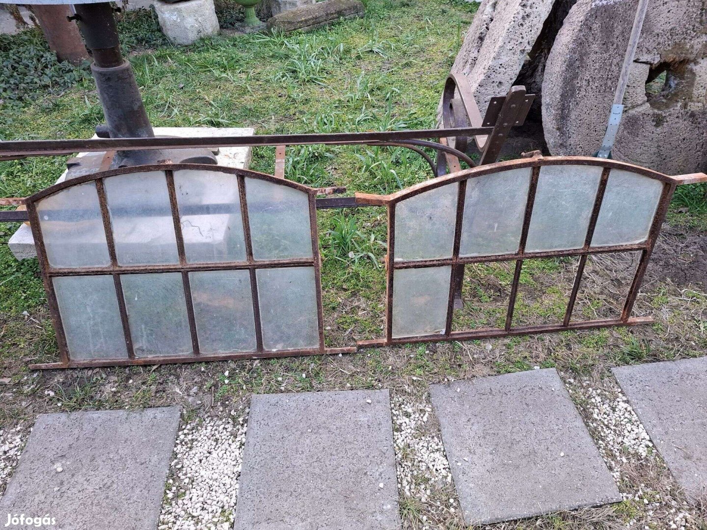 2 db antik kovácsoltvas ablak