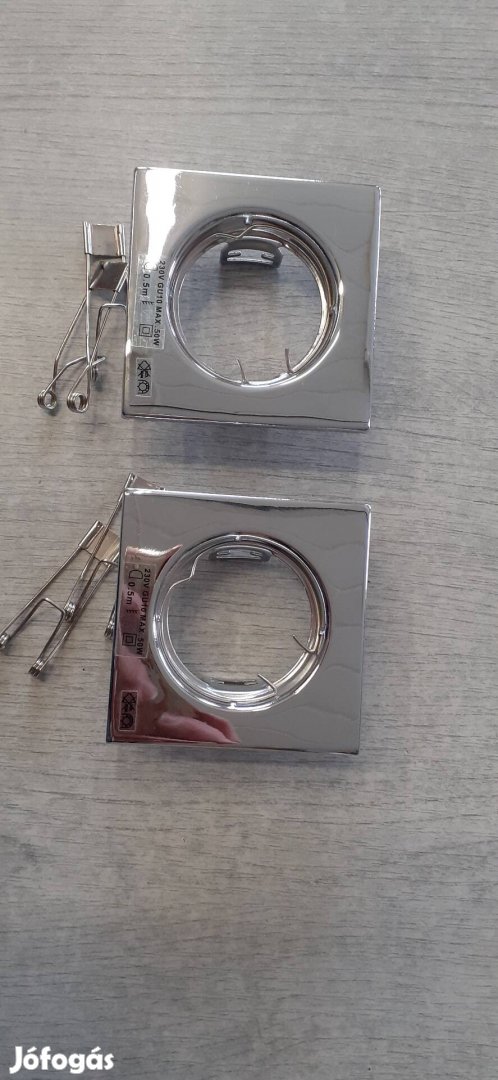 2 db beépíthető szögletes lámpatest.