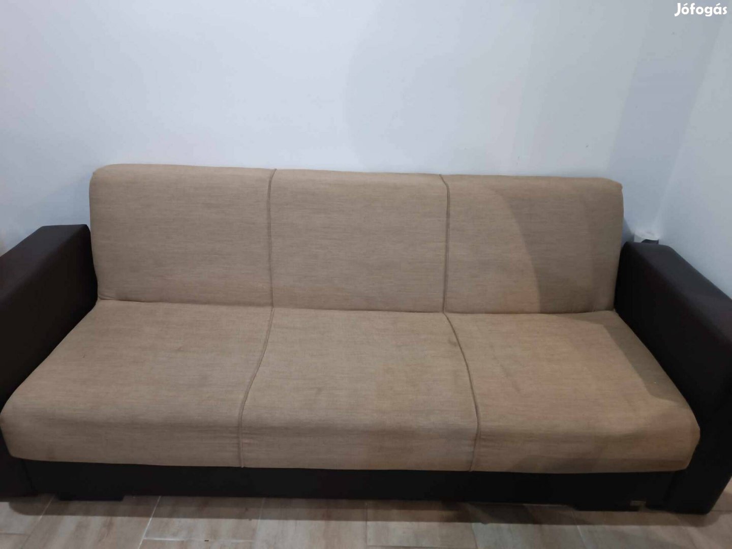 2 db egyforma kanapé 